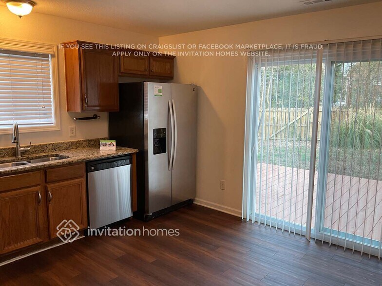 Building Photo - 1001 Sunlight Path Dr