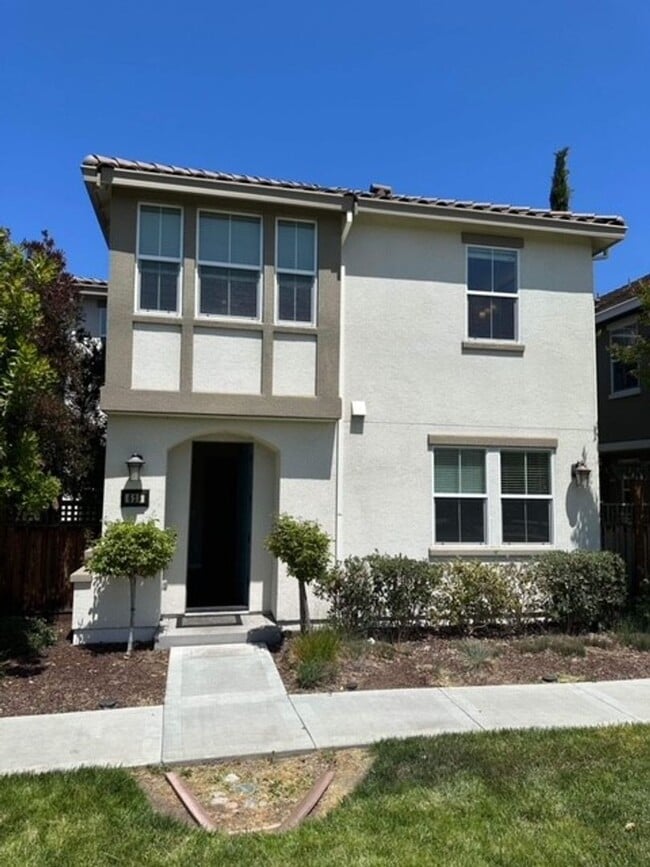 Primary Photo - Newer 4 bedroom 3 bath home available