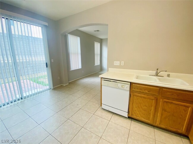 Building Photo - 2512 Birds Nest Cactus Ct