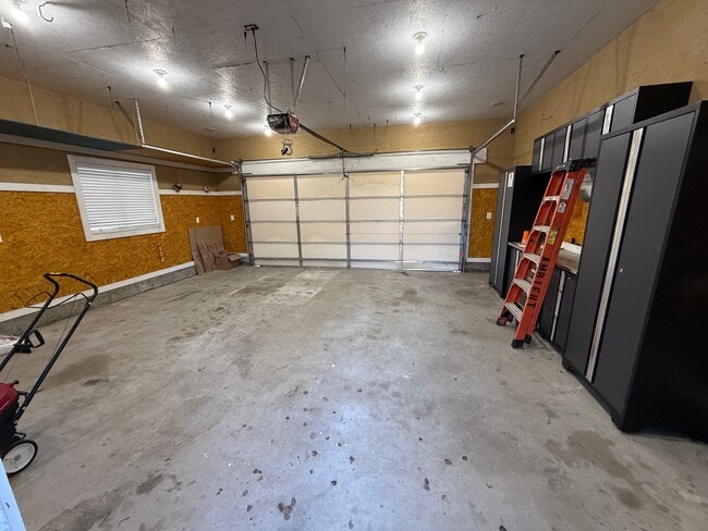 Building Photo - 503 N Yellowstone Ave