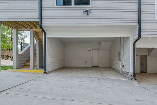 Building Photo - 1654 19th Ave S