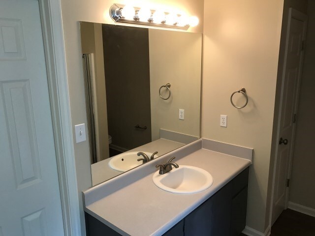Building Photo - 223 Longleaf Cir