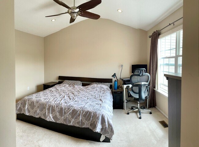 Building Photo - 102 Falcongate Dr