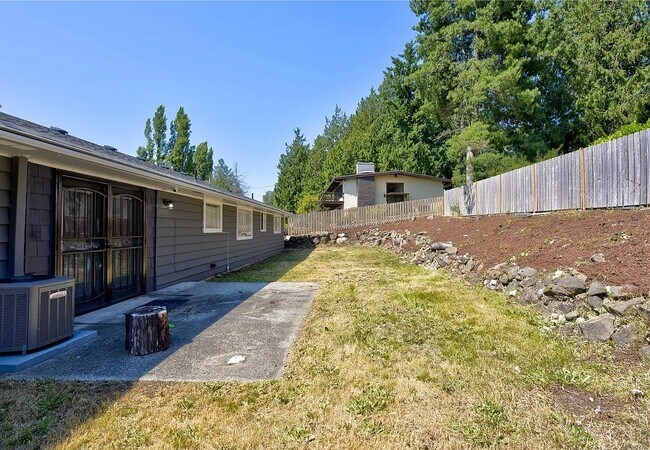 Building Photo - 22620 24th Ave S