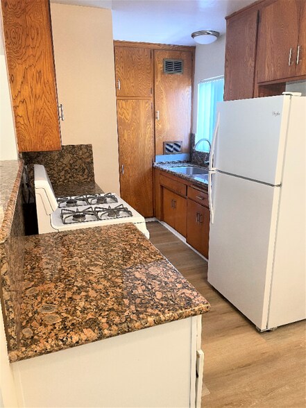 Building Photo - 850 S Rosemead Blvd