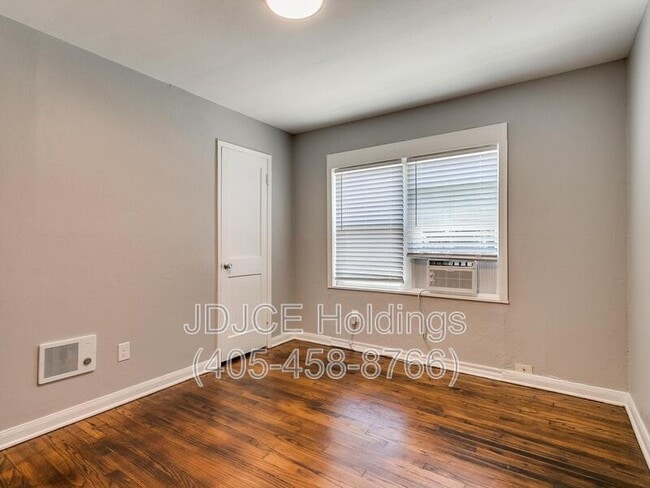 Building Photo - 422 Wilson Dr