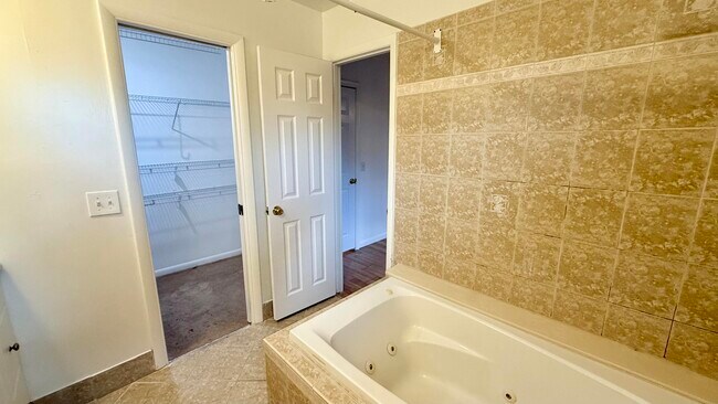 Building Photo - 9243 Green Meadows Way