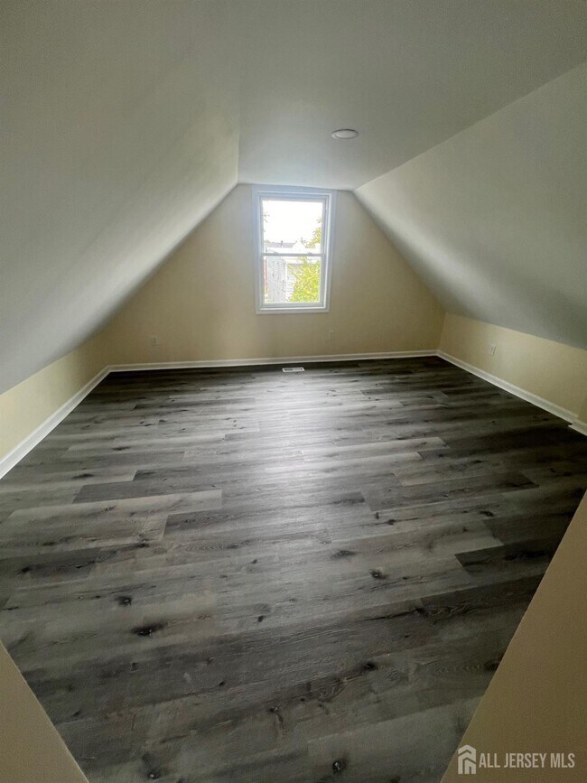 Building Photo - 362 Lawrie St