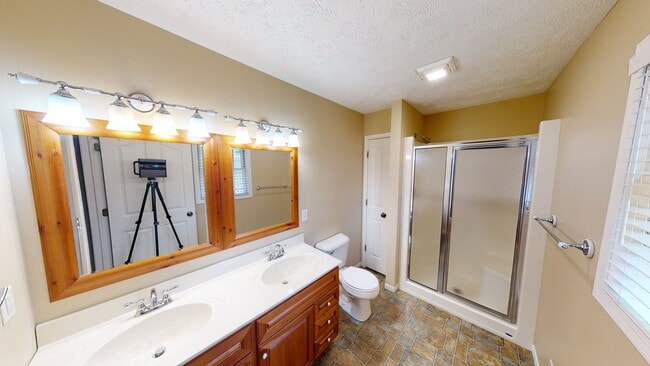 Building Photo - 1301 Center St