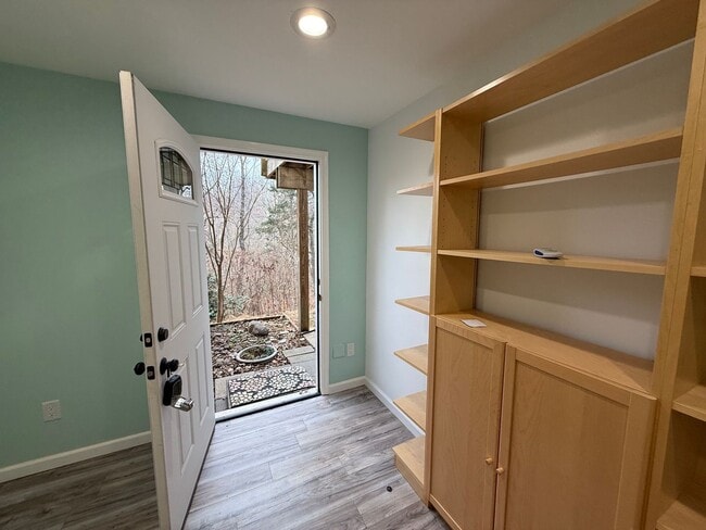 Building Photo - 326 Riverside Ave