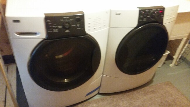 Building Photo - Beautiful South Hill Home!