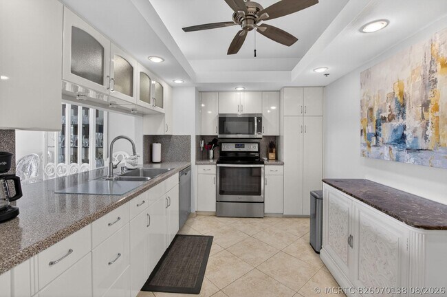 Building Photo - 4748 S Ocean Blvd