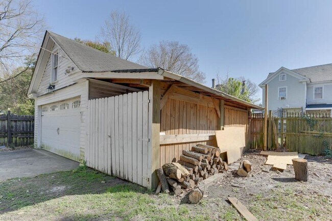 Building Photo - 1051 Naval Ave