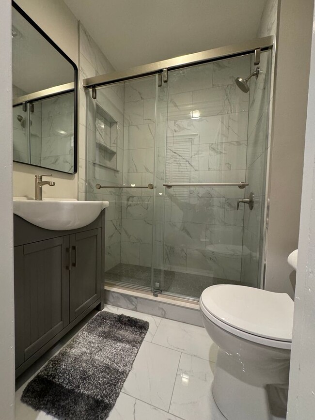 Building Photo - Renovated unit, Longwood Medical Area Brow...