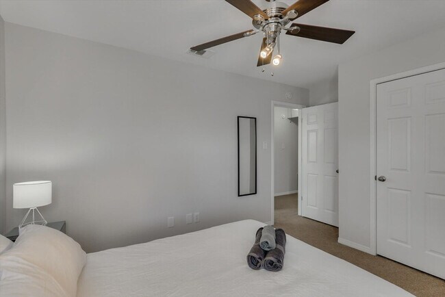 Building Photo - 516 Maywood Ln