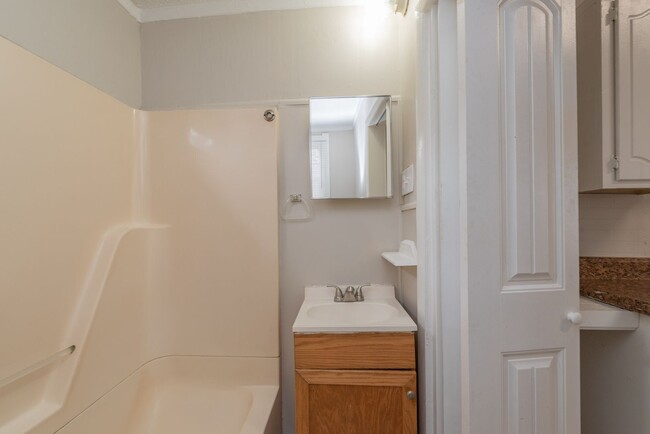 Building Photo - Section 8 Ok! Fully Renovated 1 Bed/1 Bath...