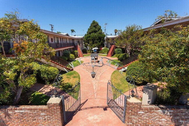 Primary Photo - XL Charming 2bd/2ba Apt. in South Park
