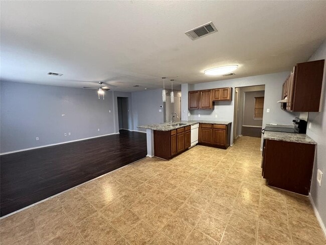 Building Photo - 13501 Marie Ln