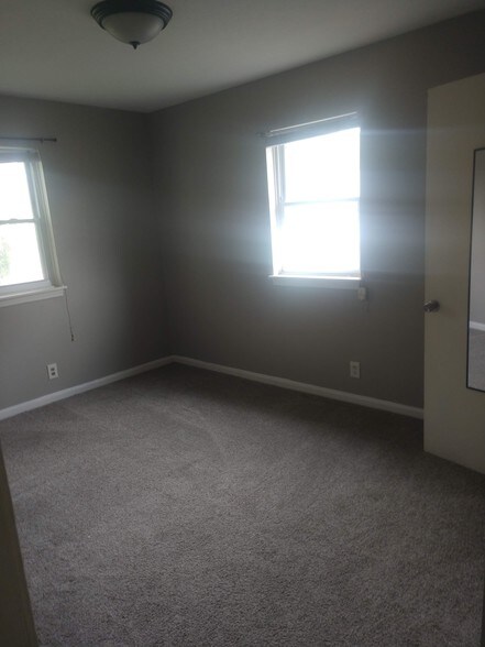 2 bedrooms - 231 Thompson Ave