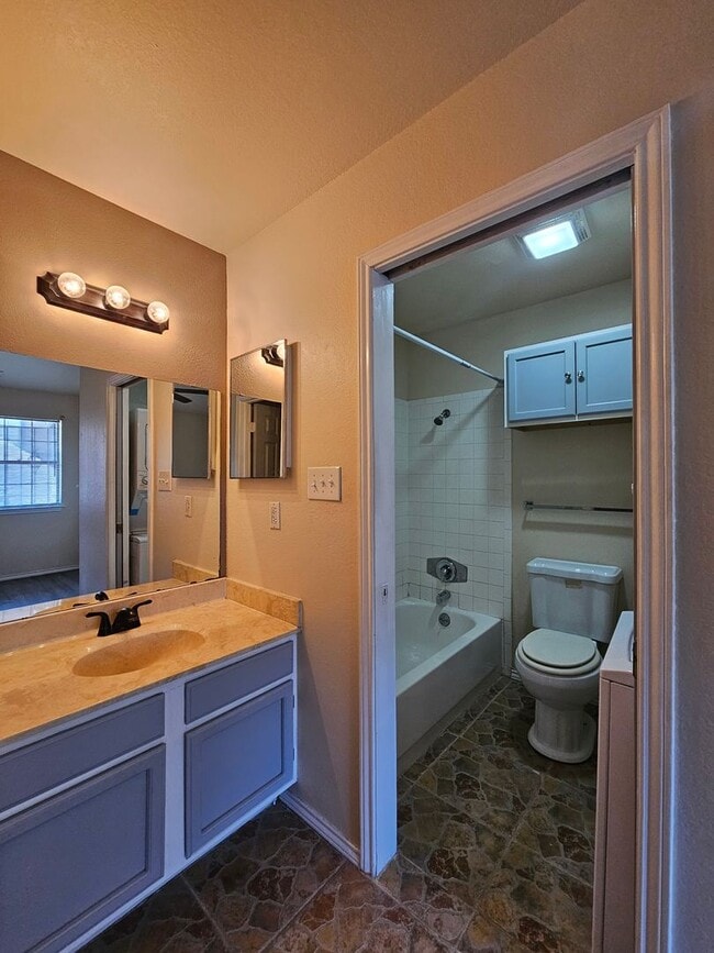 Building Photo - 4803 Hamilton Wolfe Rd