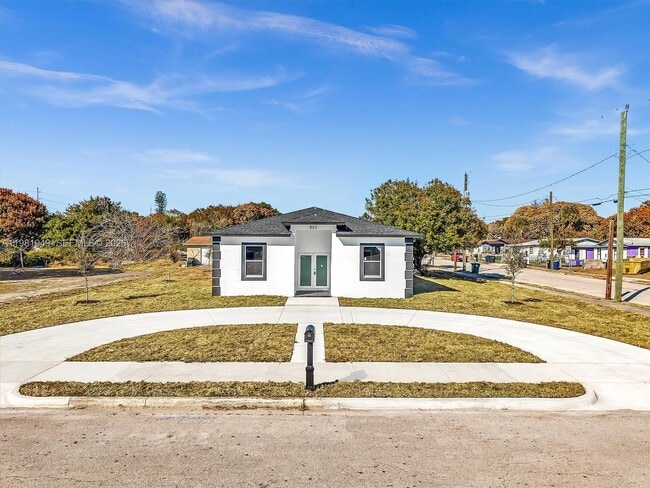 Building Photo - 803 N 20th St