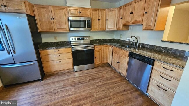 Building Photo - 9 Hamlet Dr