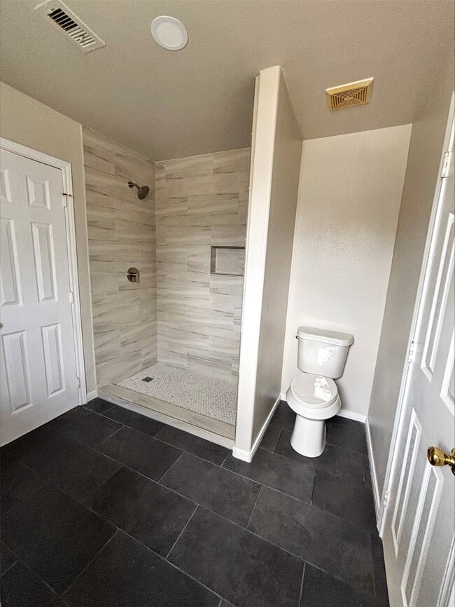 Building Photo - 10445 Wicklowe St