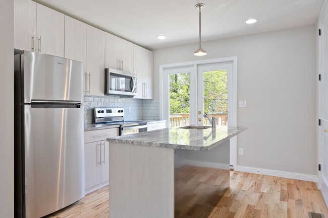 Building Photo - ???Completely Renovated 3 Bedroom 1.5 Bath...
