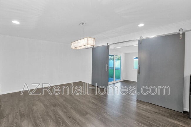 Building Photo - 621 W Plata Ave