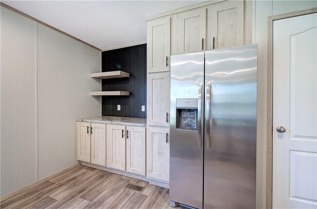 Building Photo - 81 Popham Rd