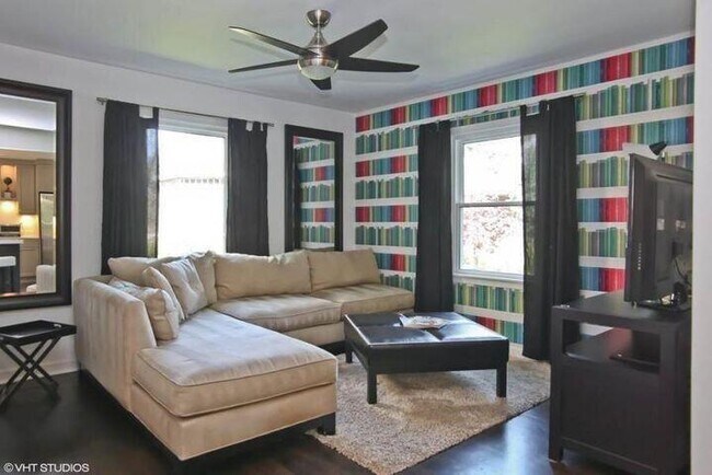 Building Photo - 908 E Hampton Rd