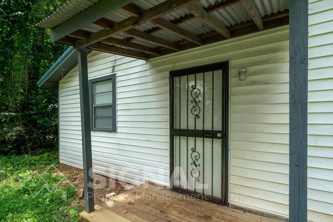 Building Photo - 1421 Rayfield Dr
