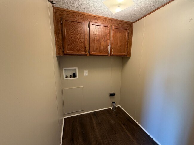 Building Photo - 941 N Bucks Pocket Rd SE