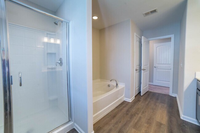 Building Photo - Available Now! ?? ?? ??!