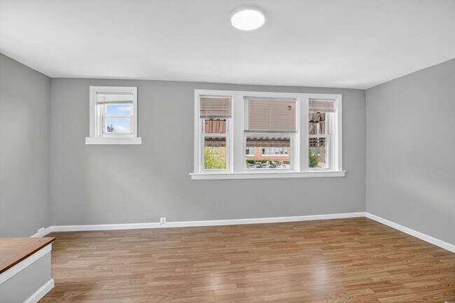 Building Photo - Narcissus