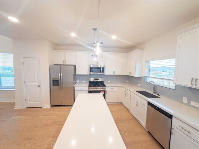 Building Photo - 198 Shackleton Dr