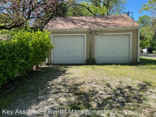 Building Photo - 3 br, 1.5 bath House - 2401 SE Kentucky