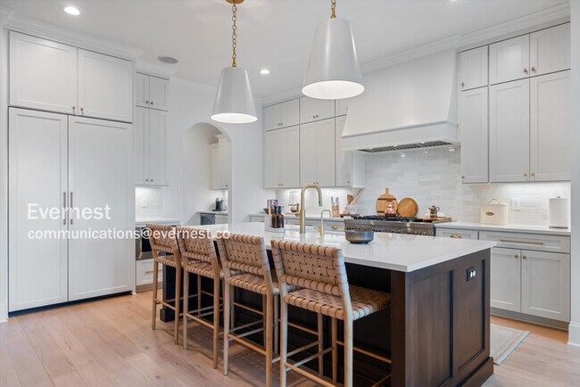 Building Photo - 1845 Traditions Cir
