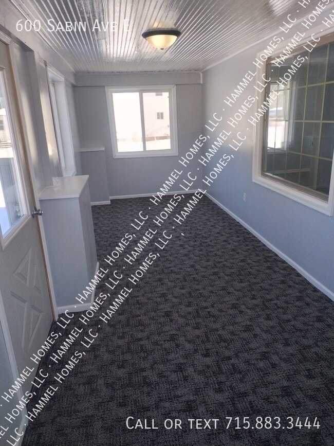 Building Photo - 600 Sabin Ave E