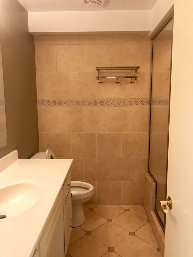 Building Photo - 2-Story Townhome WALKING DISTANCE TO THE BEACH! COMMUNITY POOL!