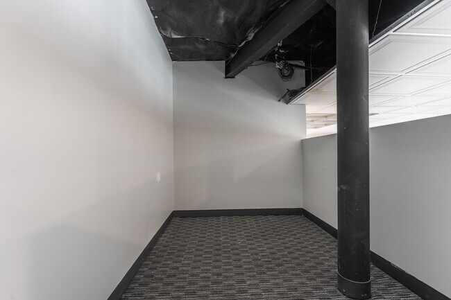 Building Photo - 300 N Ogden Ave