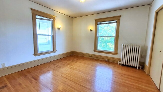 Building Photo - Charming 4-Bedroom Home in East Isles