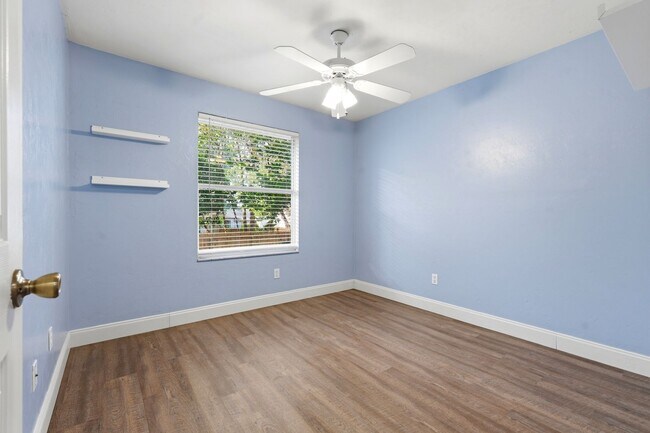 Building Photo - Wellington Place 3 Bedroom 2 Bath