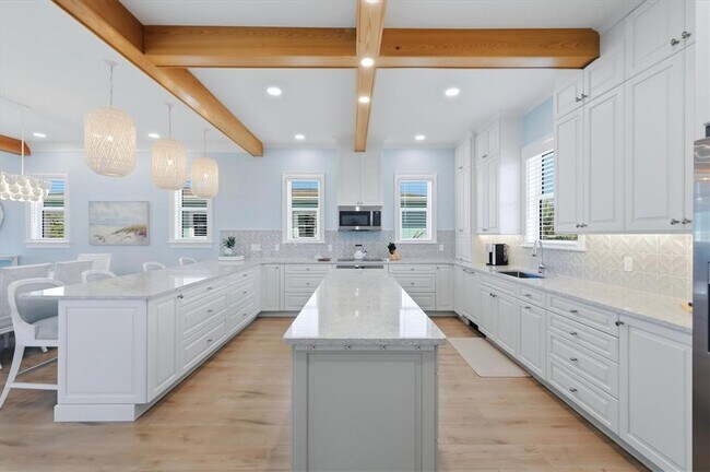 Building Photo - 113 Aqua Ln