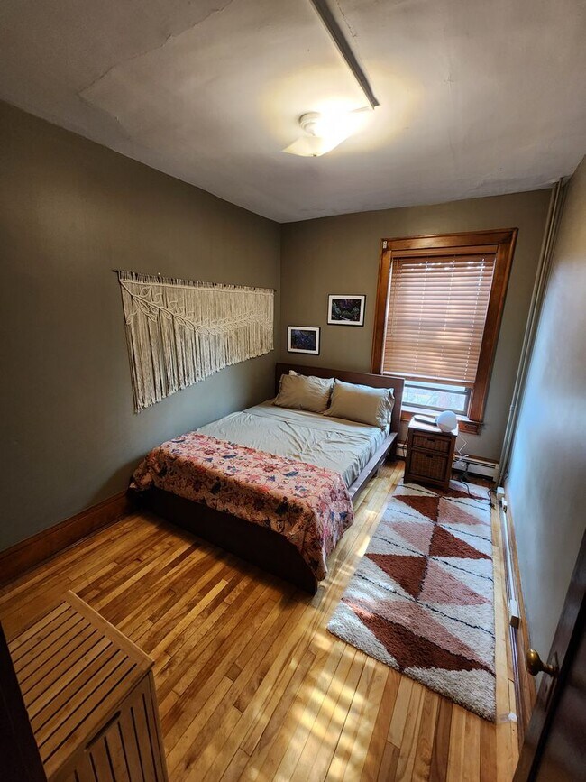 Building Photo - 2200 Dupont Ave S