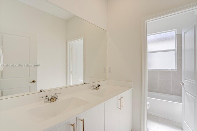 Building Photo - 2671 SE 24th Dr