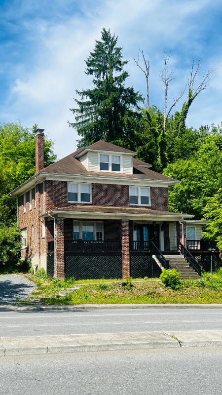 Building Photo - 812 Tyler Ave