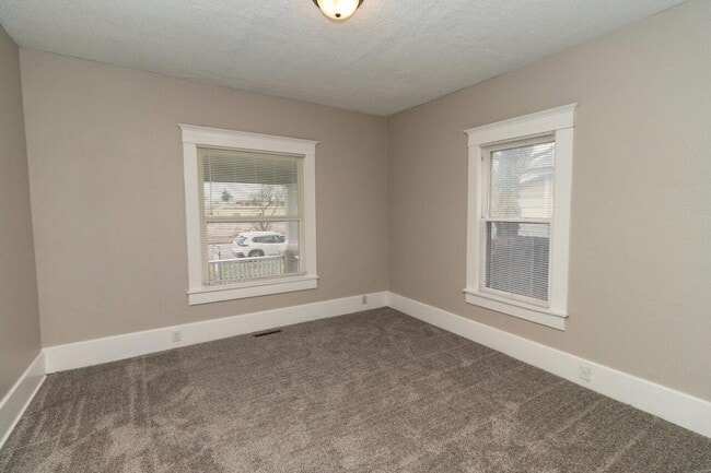 Building Photo - 1219 S Main St