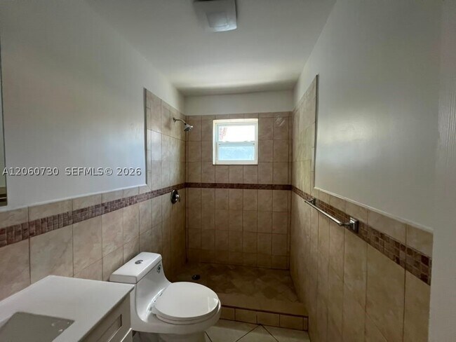 Building Photo - 1239 SW 22nd Ave