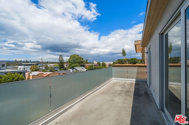 Building Photo - 808 Brooks Ave